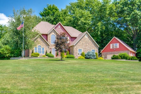 Homes For Sale - 10225 Questa Court<br/> Medina County, Wadsworth, OH 44281