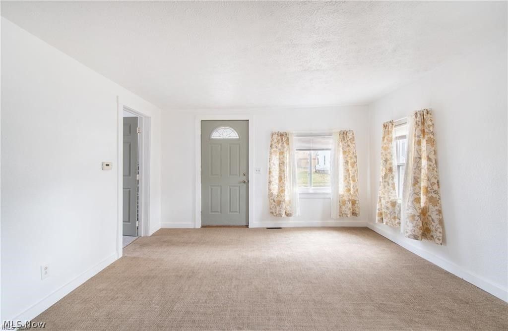 Photo of 416 N Cedar Avenue, Niles, OH 44446 (MLS # 5209266)
