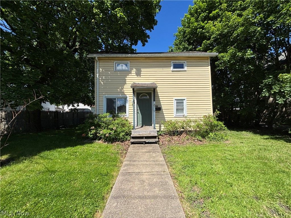 Photo of 416 N Cedar Avenue, Niles, OH 44446 (MLS # 5209266)