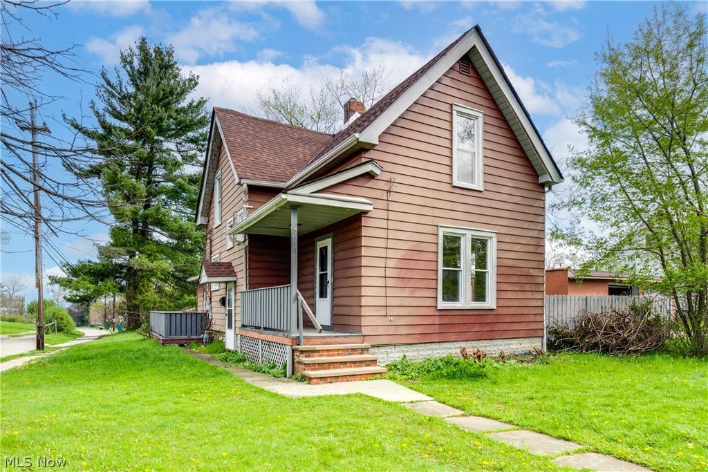 Photo of 15413 Raymond Street, Maple Heights, OH 44137 (MLS # 5202396)