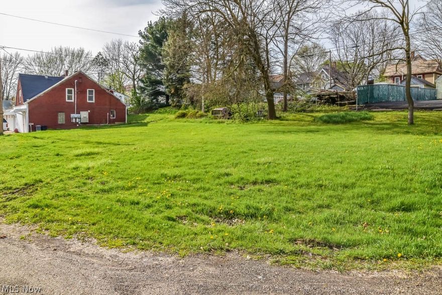 Nice level corner lot in the Village of Navarre with easy access to all local amenities!