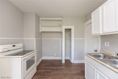 Tiny photo for 10937 Massie Avenue, Cleveland, OH 44108 (MLS # 5221218)
