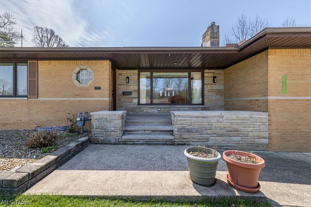 Photo of 5855 W Ridgewood Drive, Parma, OH 44129 (MLS # 5203971)