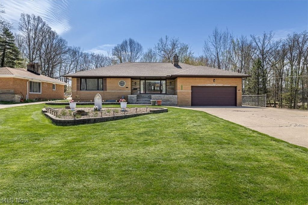 Photo of 5855 W Ridgewood Drive, Parma, OH 44129 (MLS # 5203971)