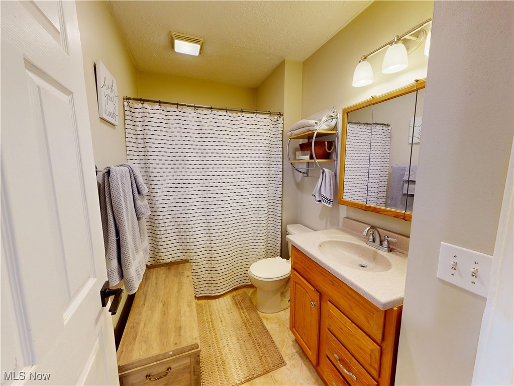 184 Lakewood Drive, Avon Lake, Ohio image 19