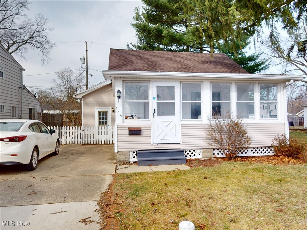 184 Lakewood Drive, Avon Lake, Ohio image 2