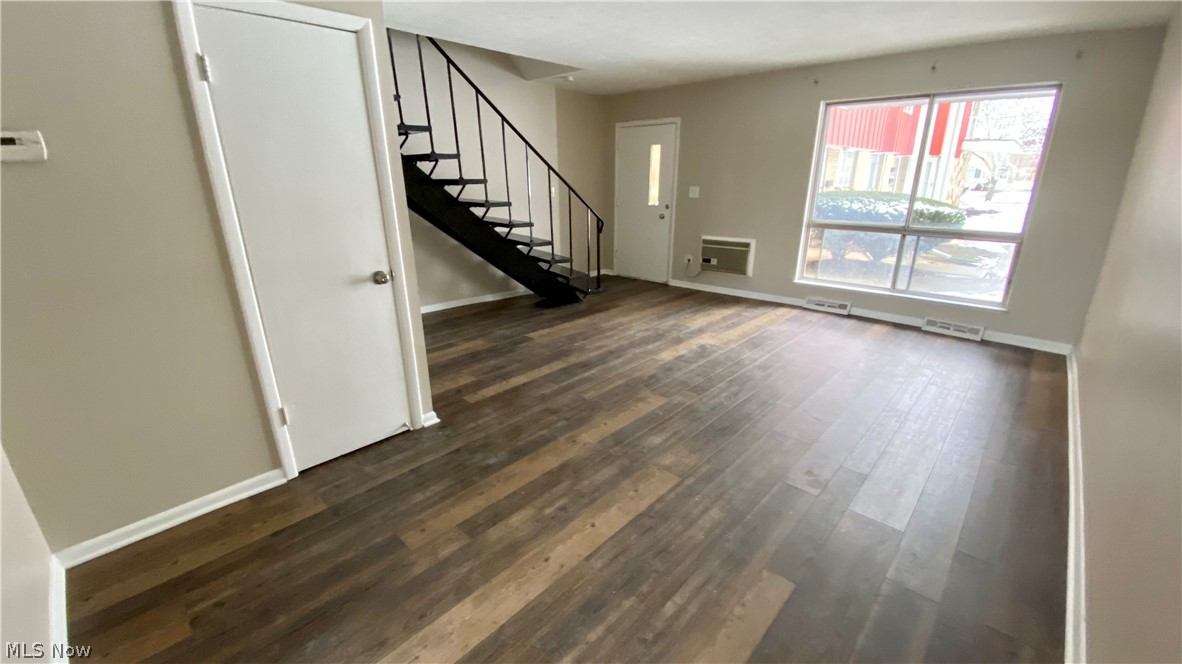 Colonial Park Condo 01 - Residential