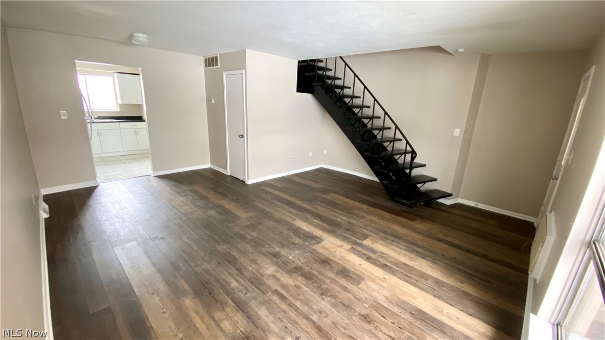 Colonial Park Condo 01 - Residential