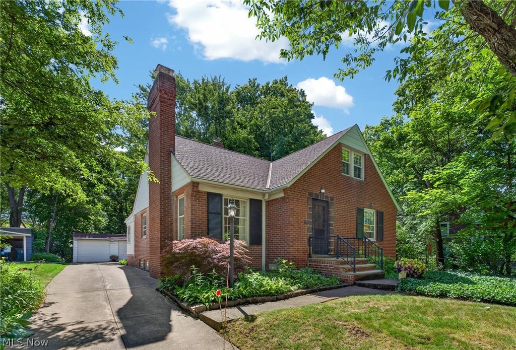 Photo of 2539 Kingston Road, Cleveland Heights, OH 44118 (MLS # 5222118)