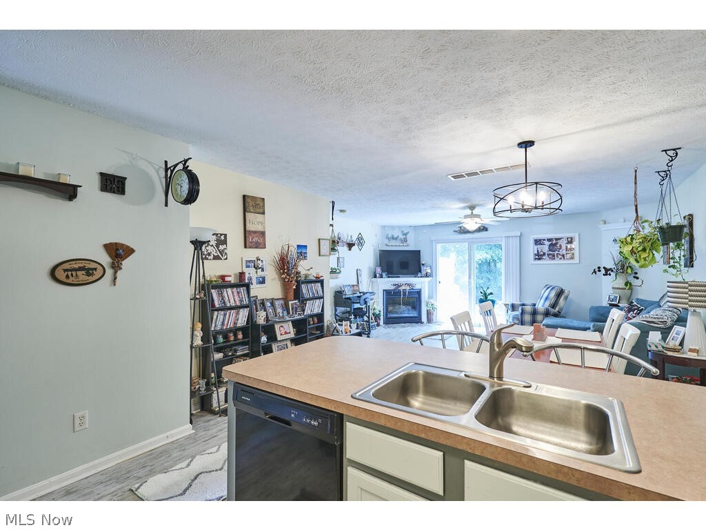 Forest View Xings Condo Ph 06 - Residential