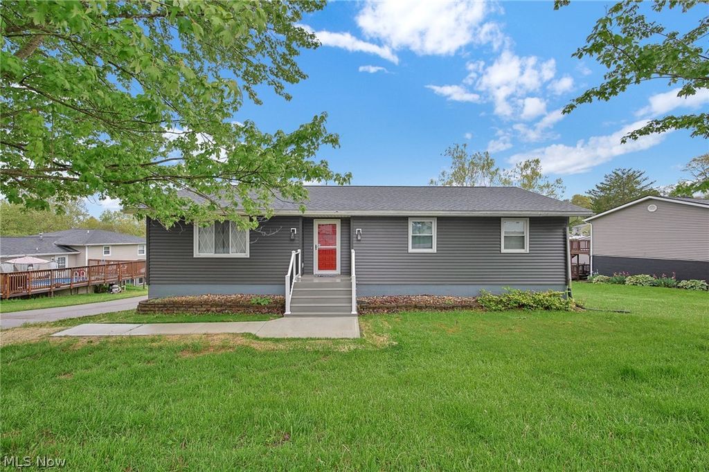 Photo of 3285 Lakewood Drive, Zanesville, OH 43701 (MLS # 5206952)