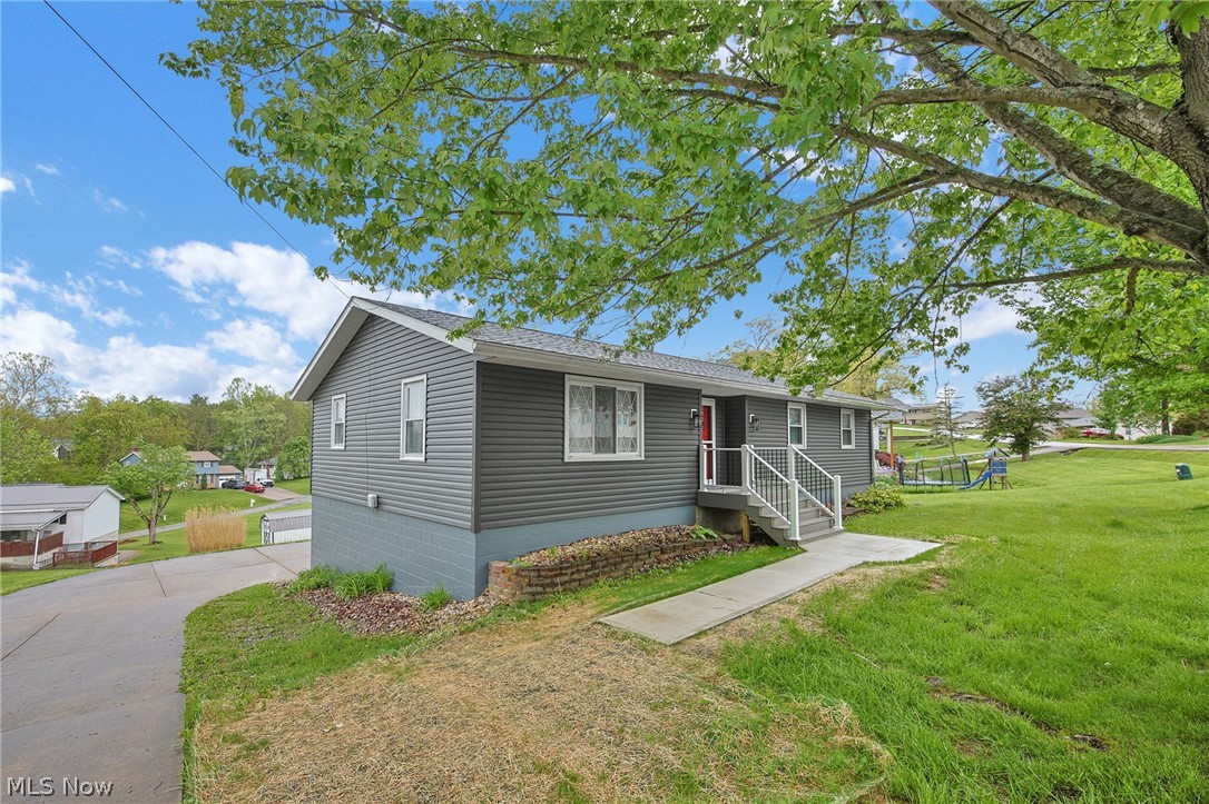 3285 Lakewood Drive