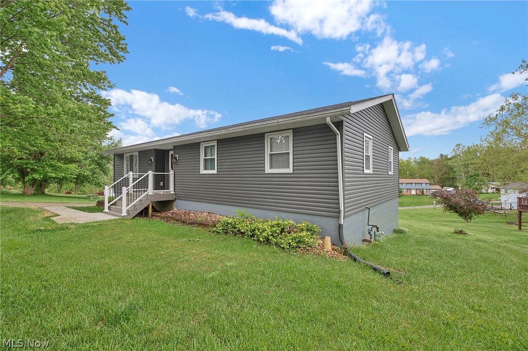 3285 Lakewood Drive