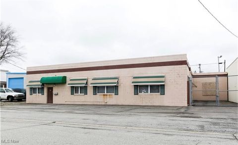 Tiny photo for 160 Eady Court, Elyria, OH 44035 (MLS # 5180300)