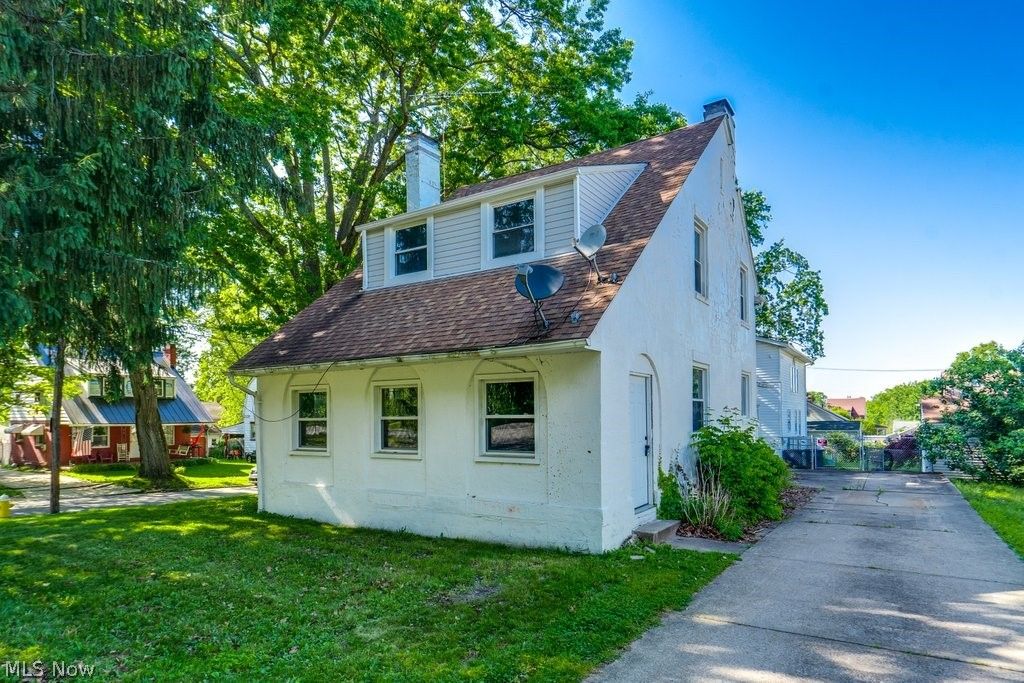 Photo of 1886 Hillside Terrace, Akron, OH 44305 (MLS # 5214608)