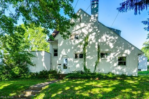 Homes For Sale - 1886 Hillside Terrace<br/> Akron, OH 44305