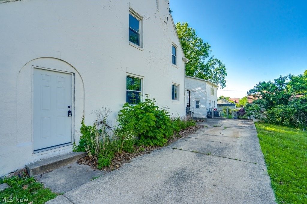 Photo of 1886 Hillside Terrace, Akron, OH 44305 (MLS # 5214608)