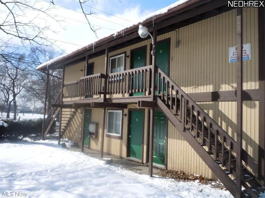 Recently updated with fresh paint and new carpet. Private patio and off-street parking. Section 8 OK. Close to bus lines, University of Akron and the busy downtown area.