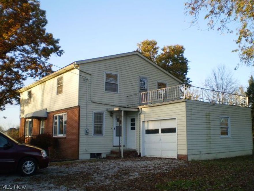 Large Home With Room To Roam  Located In Beautiful Valley City This 5 Bedroom Colonial Sits On .88 Of An
Acre. Newer flooring in the Kit and Baths Den or Office with  an outside entrance 
Deck That Overlooks Huge Backyard With Mature Trees. City Water