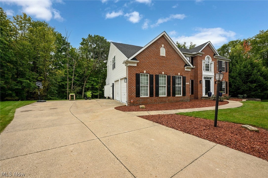 10204 Autumn Circle
