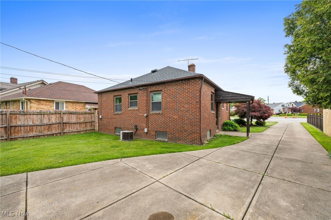 7801 Manorford Drive, Parma, Ohio image 22