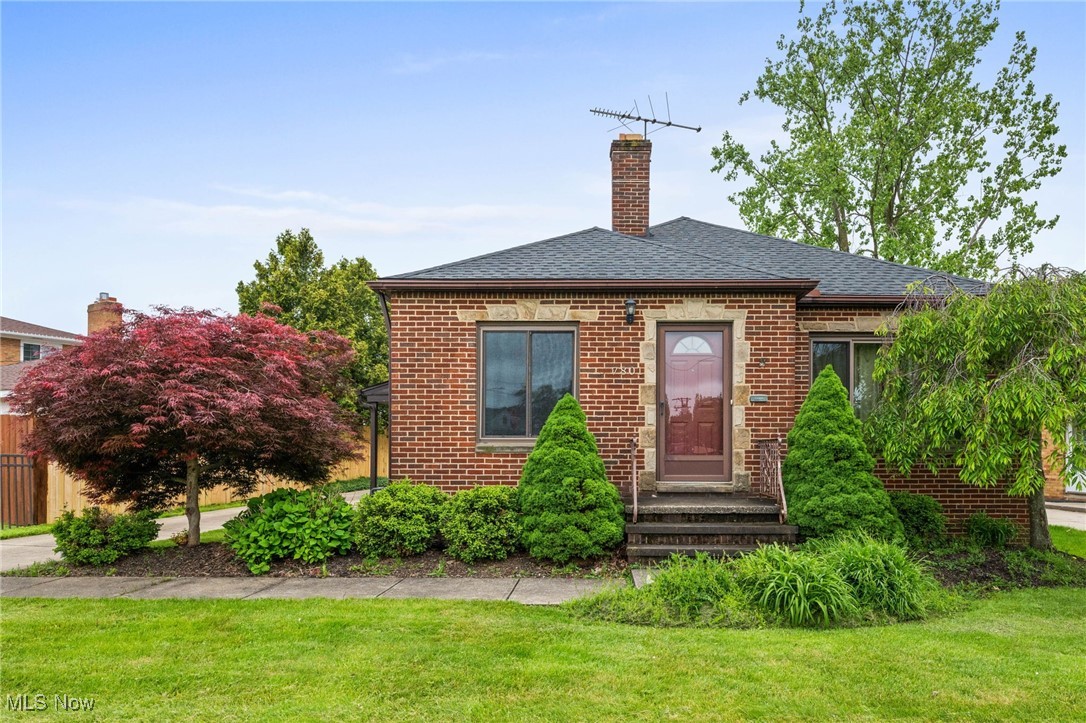7801 Manorford Drive, Parma, Ohio image 2