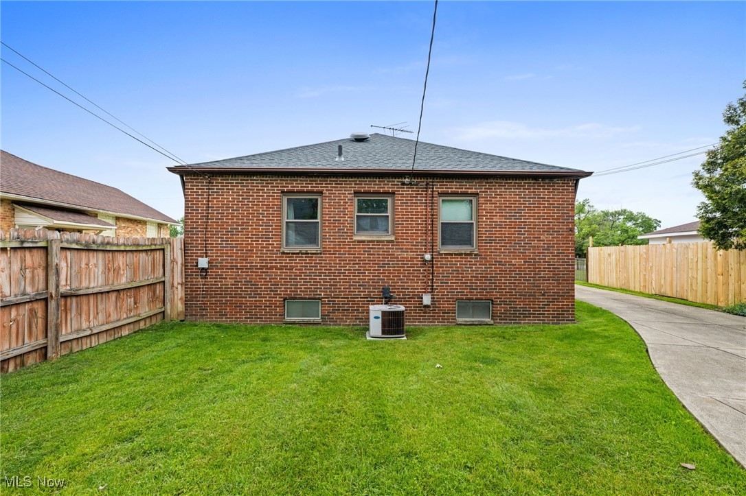 7801 Manorford Drive, Parma, Ohio image 19