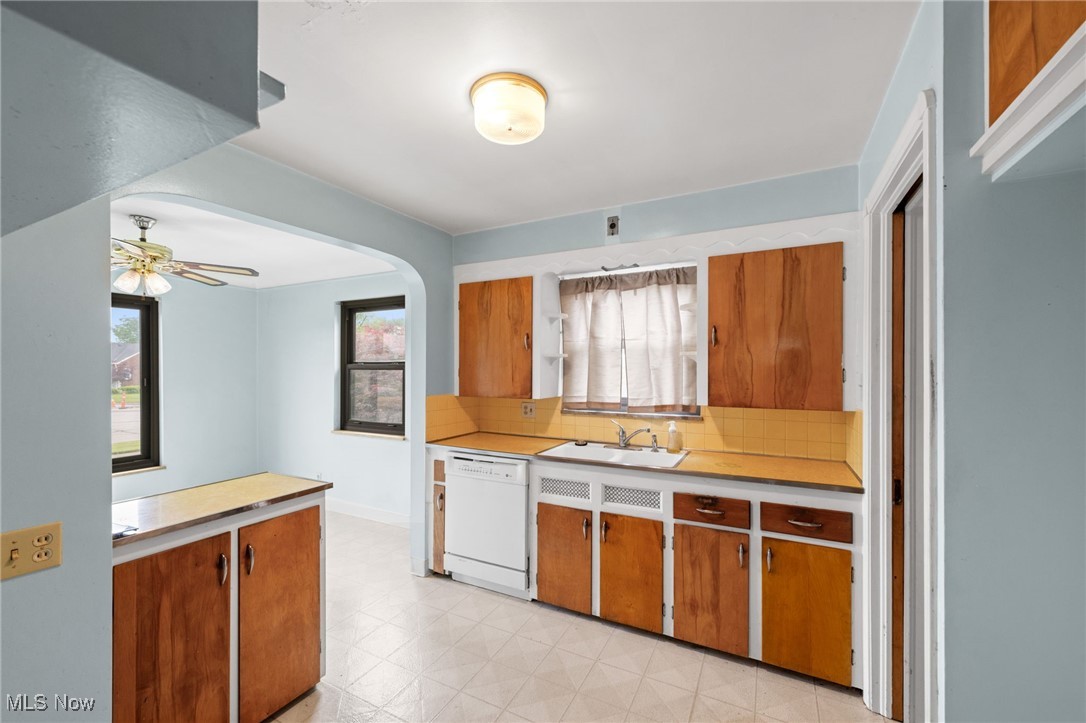 7801 Manorford Drive, Parma, Ohio image 8