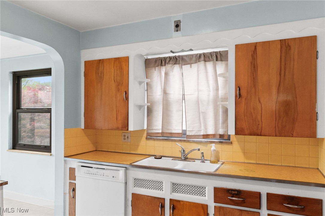 7801 Manorford Drive, Parma, Ohio image 10