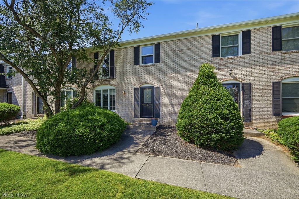 Photo of 824 S Chillicothe Road #2, Aurora, OH 44202 (MLS # 5222107)