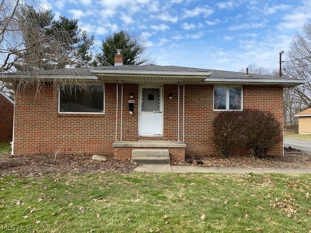 Located in Girard is this 2 bedroom/2 bath side by side duplex. The kitchen has a dine in area, there is a full unfinished basement with a full bath and washer and dryer connections. Tenant has one parking spot in the detached garage. Monthly rent is $600.00 and the tenant pays all utilities. Full deposit and first months rent is required. No smoking, no pets and no Section 8.