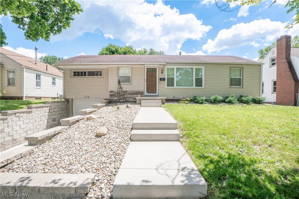 Photo of 184 Ambrose Avenue NW, Canton, OH 44708 (MLS # 5220211)
