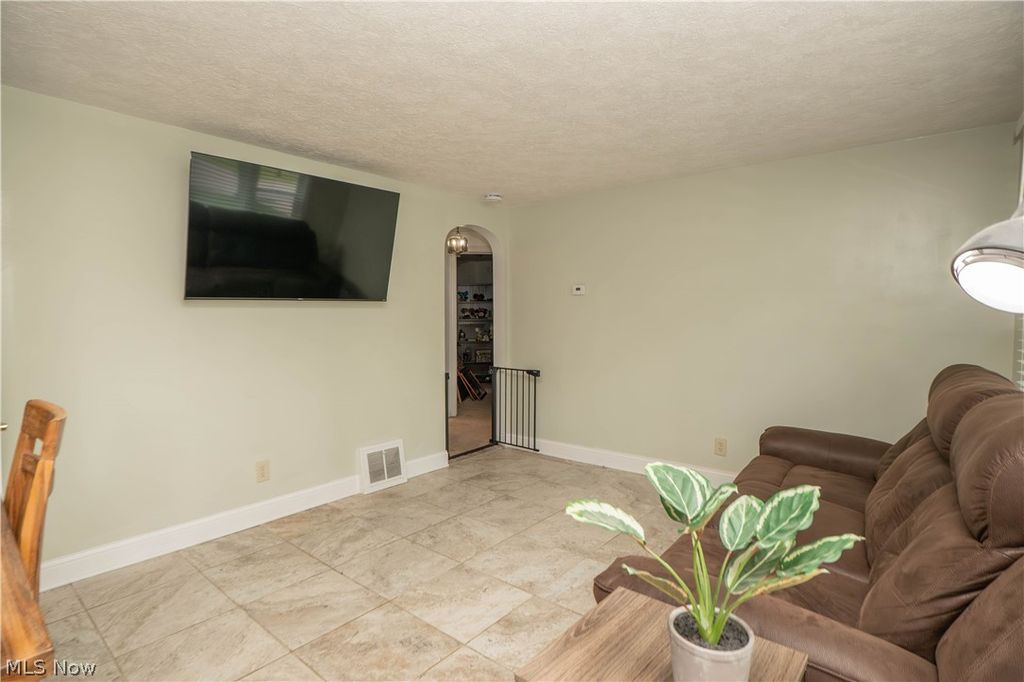 Photo of 184 Ambrose Avenue NW, Canton, OH 44708 (MLS # 5220211)
