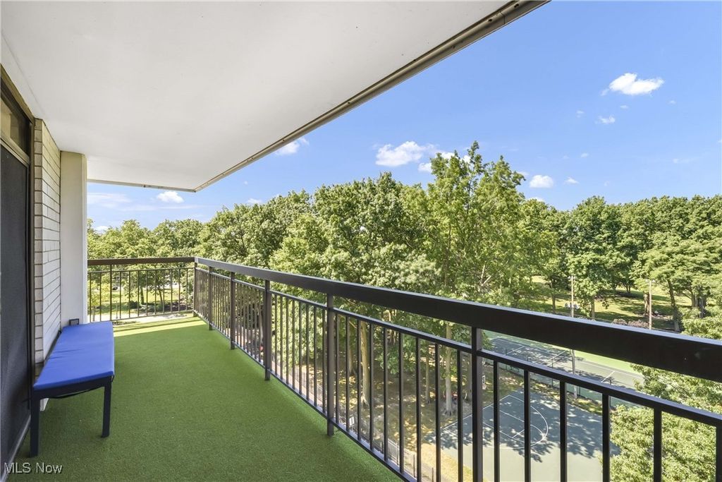 Photo of 12550 Lake Avenue #706, Lakewood, OH 44107 (MLS # 5174724)