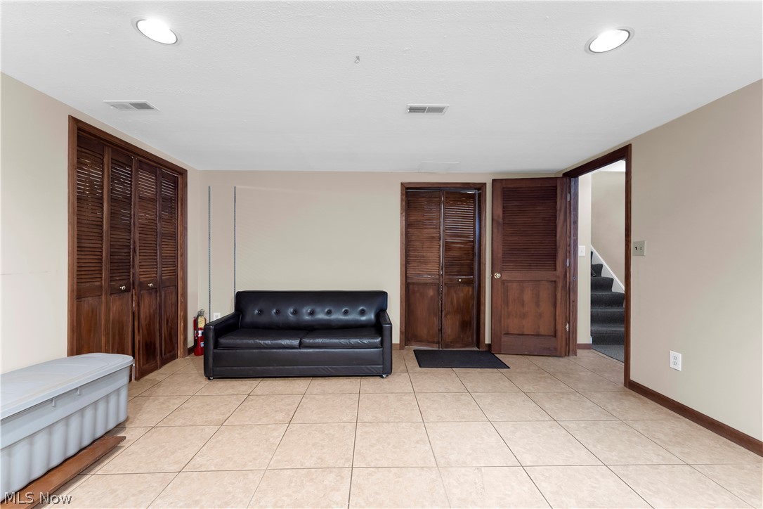 Hilton Ave Sub/R Wieses - Residential