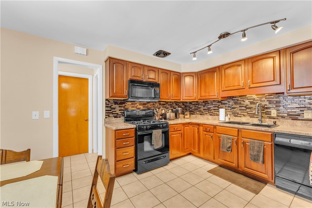 Hilton Ave Sub/R Wieses - Residential