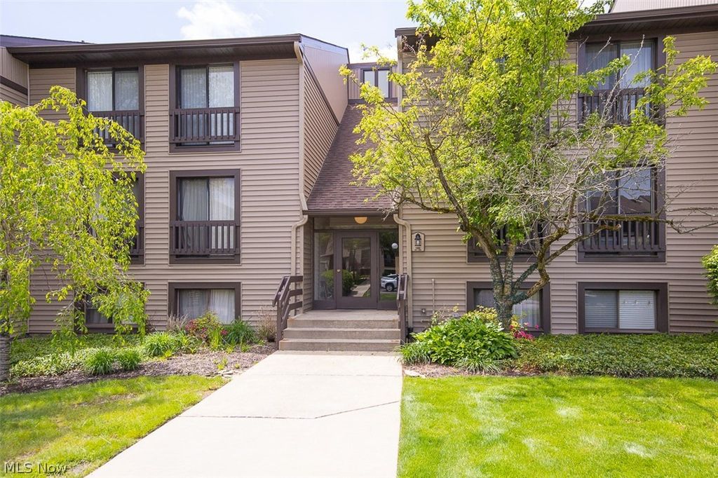 Photo of 1105 Canyon View Road #204, Sagamore Hills, OH 44067 (MLS # 5208357)