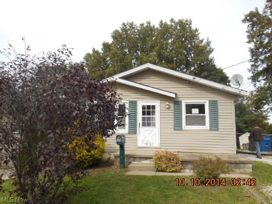 Nice vinyl ranch in Barbeton . Not much to do here just needs a little TLC .This property is Listed and Sold in "AS IS" condition!! This property is Eligible under The Freddie Mac First Look Initiative through 11/15/2014. All offers submitted must have...attachments from the MLS. Buyers proof of funds, buyer certified check made payable to the Listing Company.