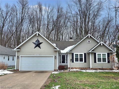 Homes For Sale - 38450 Crossbrook Avenue<br/> Willoughby, OH 44094
