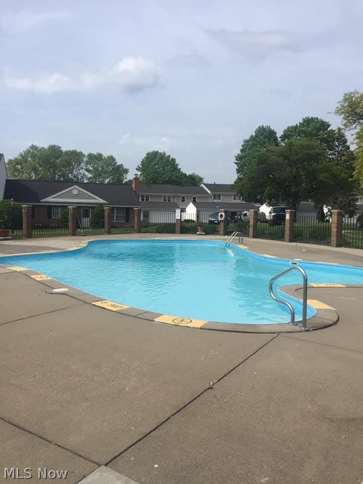 Country Club Twnhs North Condo - Residential