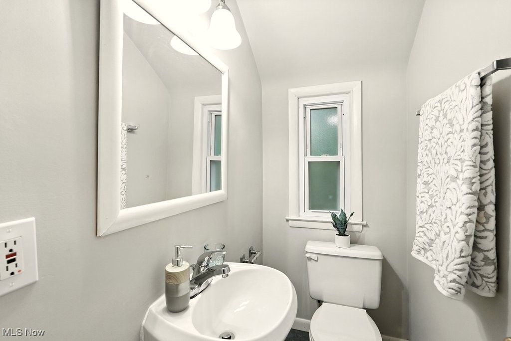 Lyndhurst, Ohio 44124, United States, 4 Bedrooms Bedrooms, ,3 BathroomsBathrooms,Residential,Active,198538