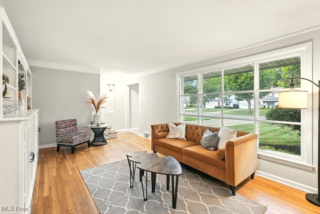 Lyndhurst, Ohio 44124, United States, 4 Bedrooms Bedrooms, ,3 BathroomsBathrooms,Residential,Active,198538