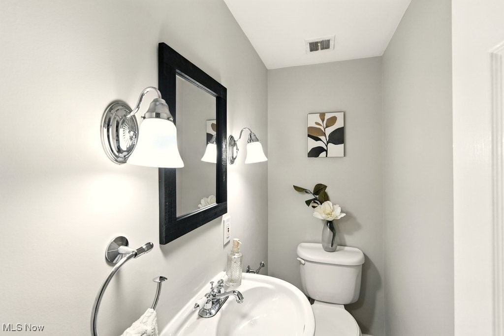 Lyndhurst, Ohio 44124, United States, 4 Bedrooms Bedrooms, ,3 BathroomsBathrooms,Residential,Active,198538