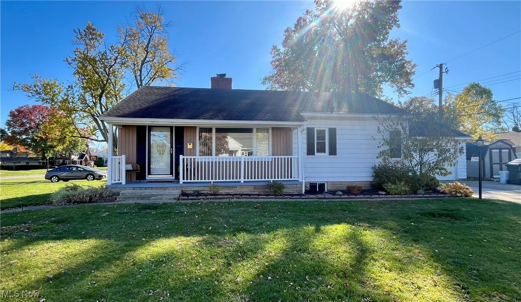 Photo of 2348 N Haven Boulevard, Cuyahoga Falls, OH 44223 (MLS # 5166347)