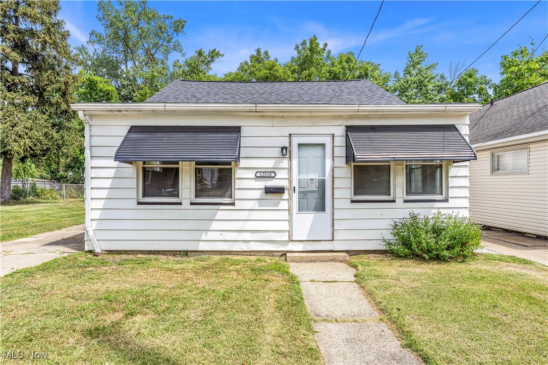 12518 Erwin Ave, Cleveland - Spacious 3 bed 1 bath single family home! //
$ 1300 rent / $ 1300 deposit //
$55 application fee per adult //
1-2 pets OK in this unit. After application pre-approval, a PetScreening is required for any animals to proceed with one of our properties; a PetScreening affidavit is still required if you have no pets. (Some breed restrictions apply per HUD guidelines). //
NO SMOKING //
1 time $169 non-refundable set up fee paid at lease signing //
$30/month required resident benefit package; can include personal property/liability insurance for an additional $5/month for $35/month total. //
After application Pre-Approval 1 applicant per household application is required to fill out a PetScreening application, before being about to proceed with placing a Reservation Fee for one of our properties. You will receive a pre-approval for your application and in order to proceed, the PetScreening is required. Even if you have NO pets - this application must be filled out. One time, non-refundable pet fee of $250-600 per animal applies to all pets & must be paid before or when you pay your first month rent. (No fee for qualified assistance animals). //
Our application is processed through secure site: Findigs, and they require ID and income verification. Without this, your application will not be processed. They offer 24/7 chat support on their application directly if you have any questions. //
BEDROOMS:3 //
BATHROOMS:1 //
APPLIANCES PROVIDED: N/A //
UTILITIES / RESIDENT RESPONSIBILITY:Residents are responsible for all utilities including: water/sewer/trash, gas & electric and are responsible to maintain lawn care maintenance & snow removal. //
Serious inquiries only.