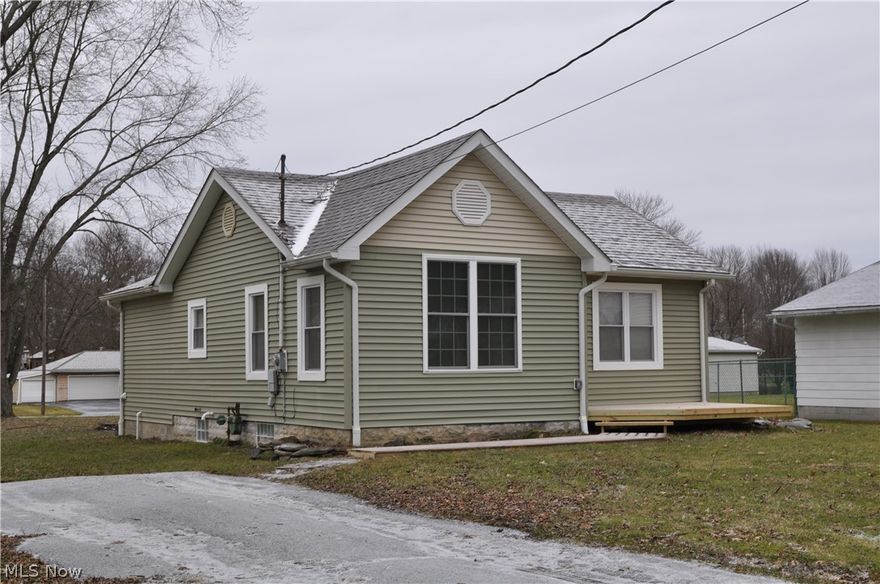 Exceptional 1040 sq. ft. ranch w/3 bedrooms, 1.5 remodeled baths & 1st floor laundry! New laminate flooring in the vaulted living room, new laminate in the beautifully remodeled kitchen that also features new cabinets, appliances, counters & lighting. New carpet & blinds in the bedrooms, great closet space, new interior & exterior doors, new or newer windows throughout. All improvements were completed in 2016, as well as new roof, vinyl siding & water heater. Move-in condition! This home includes the lot directly behind it with frontage on Curtis SE.