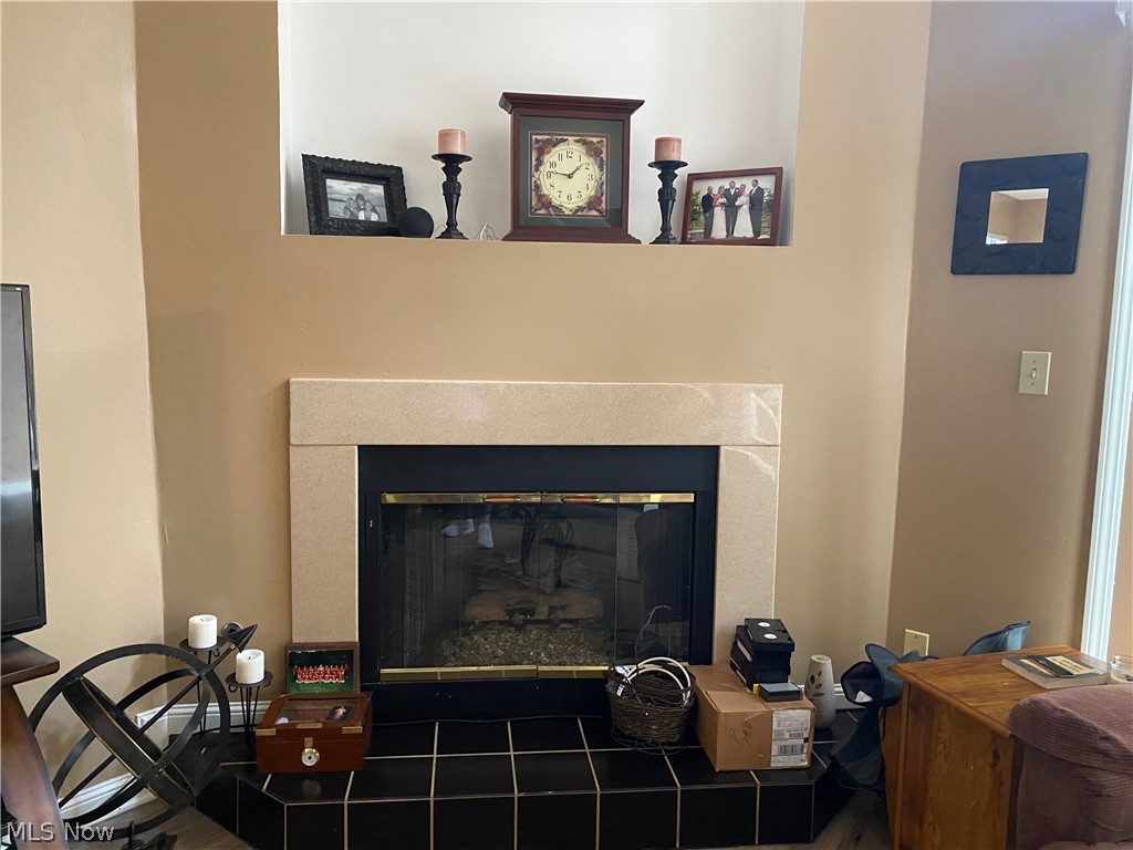 Bldg 19 Unit 4 MillCreek Woods condo - Residential