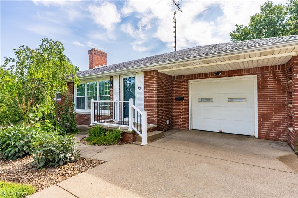Photo of 500 N Marion Avenue, Louisville, OH 44641 (MLS # 5222772)