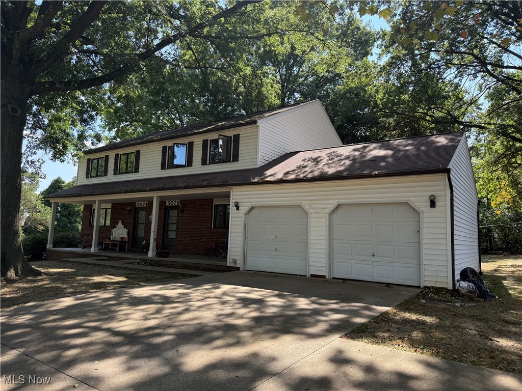 3-bedroom, 1.5-bath duplex in Jackson Local Schools. Features include a 1-car garage, basement, and spacious yard. Enjoy a private deck for outdoor living. Property is fully occupied—great investment opportunity!
******All Offers due in by Sat 9/13@10am*********************