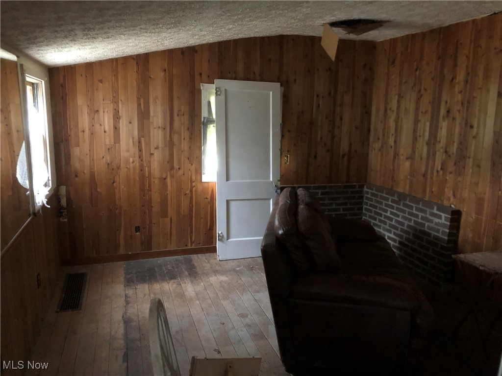 1123 N Hametown Road